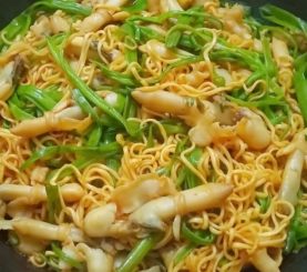 Mì xào ốc móng tay
