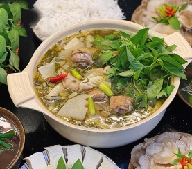 Lẩu gà măng chua