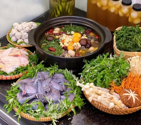 Lẩu gà đen tiềm thuốc bắc