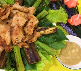 Vú heo nướng chấm chao