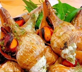 Ốc đỏ nướng mọi