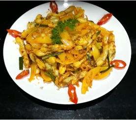 Ốc móng tay xào sa tế