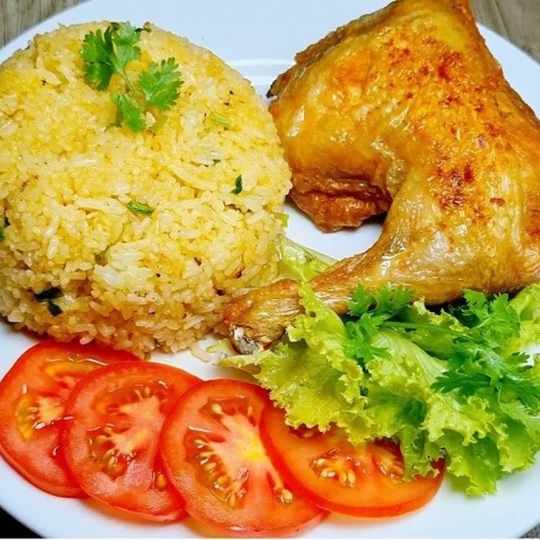 Cơm gà xối mỡ góc tư