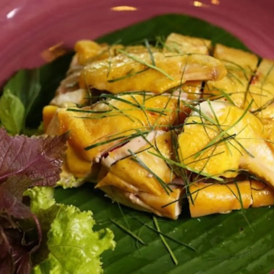 Gà hấp lá chanh