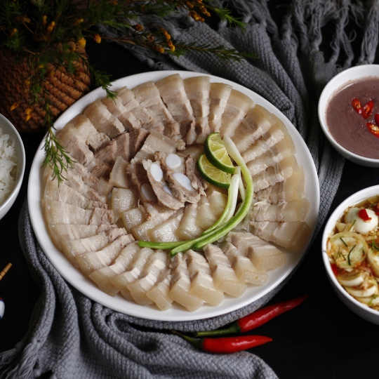 Ba rọi rút xương luộc cà pháo