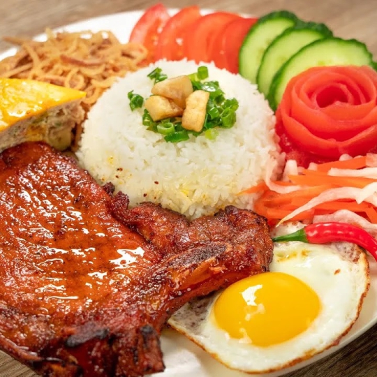 Cơm tấm full topping