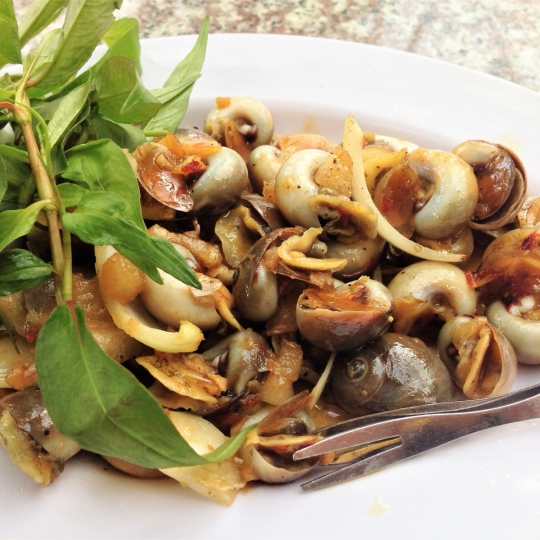 Ốc mỡ xào bơ cay