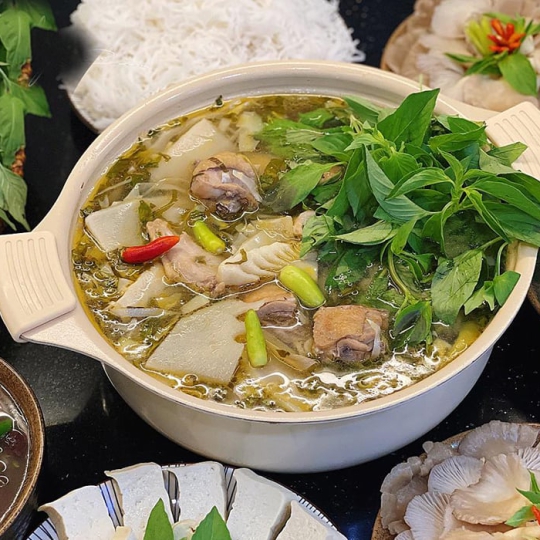 Lẩu gà măng chua