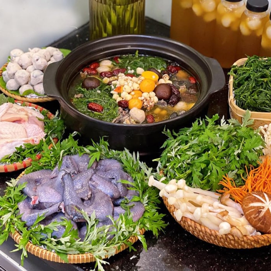 Lẩu gà đen tiềm thuốc bắc