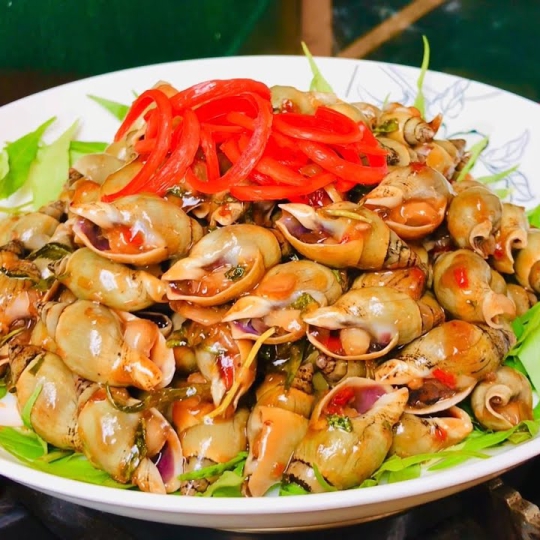 Ốc cà na xào me