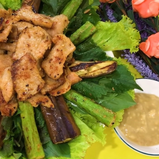 Vú heo nướng chấm chao