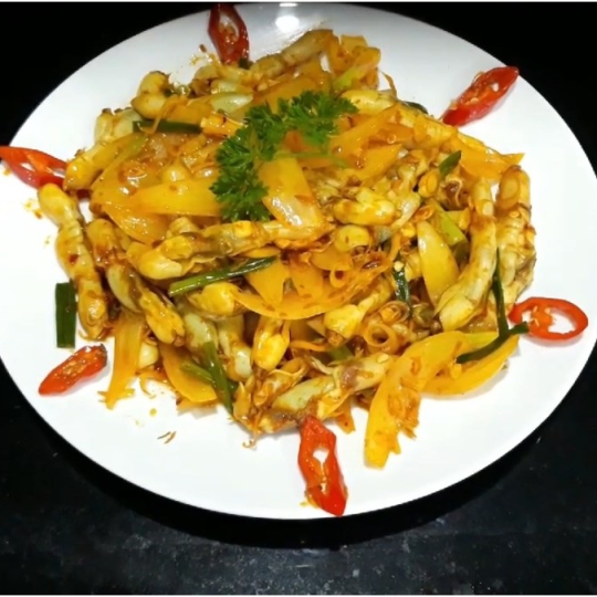 Ốc móng tay xào sa tế